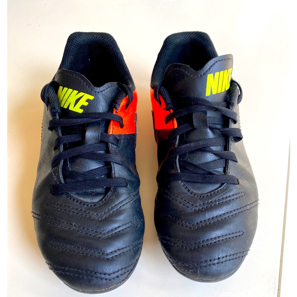 Nike Tiempo Youth Soccer Cleats - Size 1.5 youth